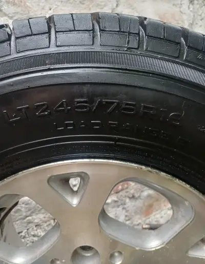 Juego de 4 llantas con neumáticos LT245/75R16 - miniatura 4