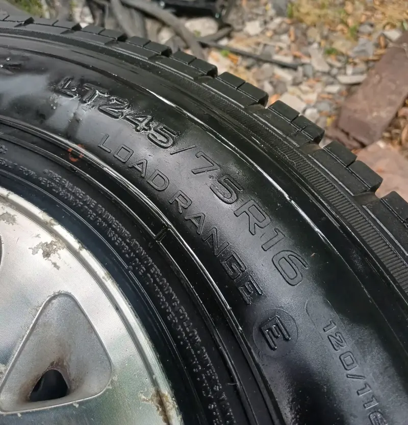 Juego de 4 llantas con neumáticos LT245/75R16 - 5