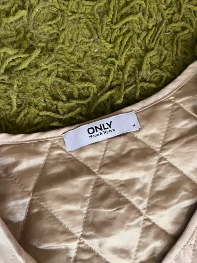 Chaleco largo acolchado beige para mujer - miniatura 2