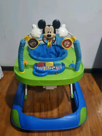 Andador para bebé Disney Mickey Mouse - miniatura 2