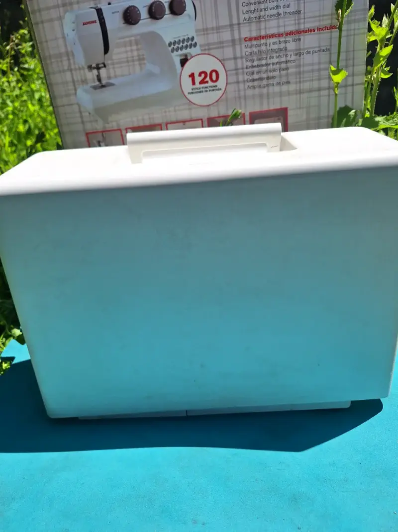 Máquina de Coser Janome 3022 con Caja - 3