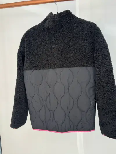 Chaqueta Parka negra con detalles rosados Aussie - miniatura 2