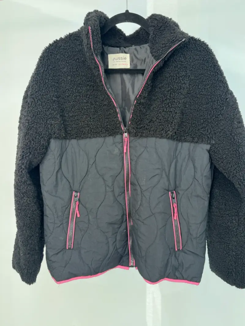 Chaqueta Parka negra con detalles rosados Aussie - 4