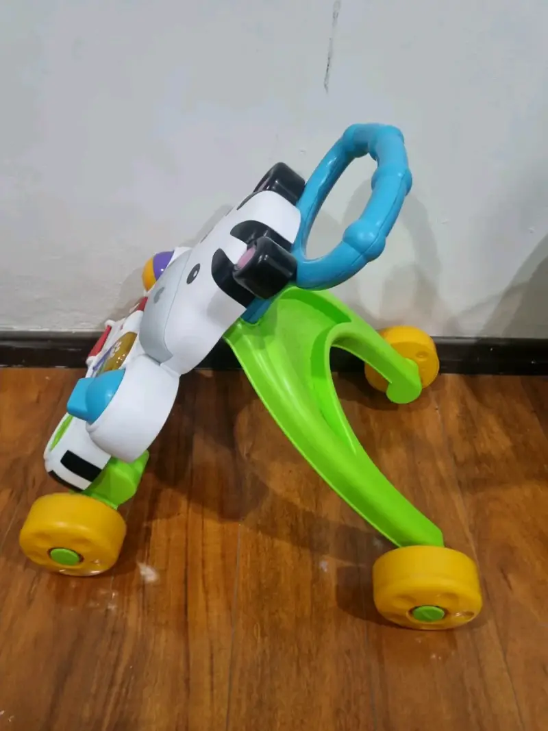 Andador infantil con diseño de cebra y actividades - 1