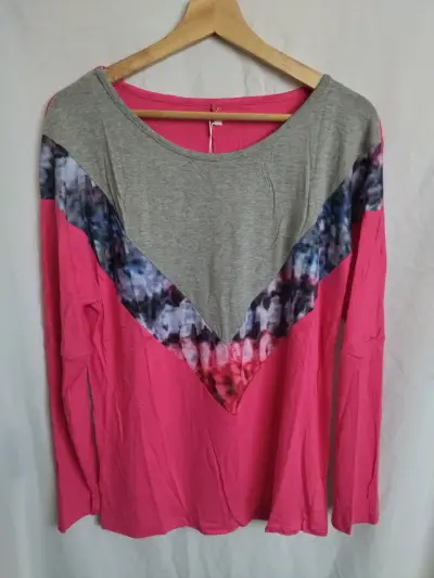 Polera manga larga con diseño colorido - miniatura 1