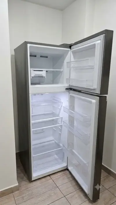 Refrigerador LG de acero inoxidable  con eficienci - miniatura 2