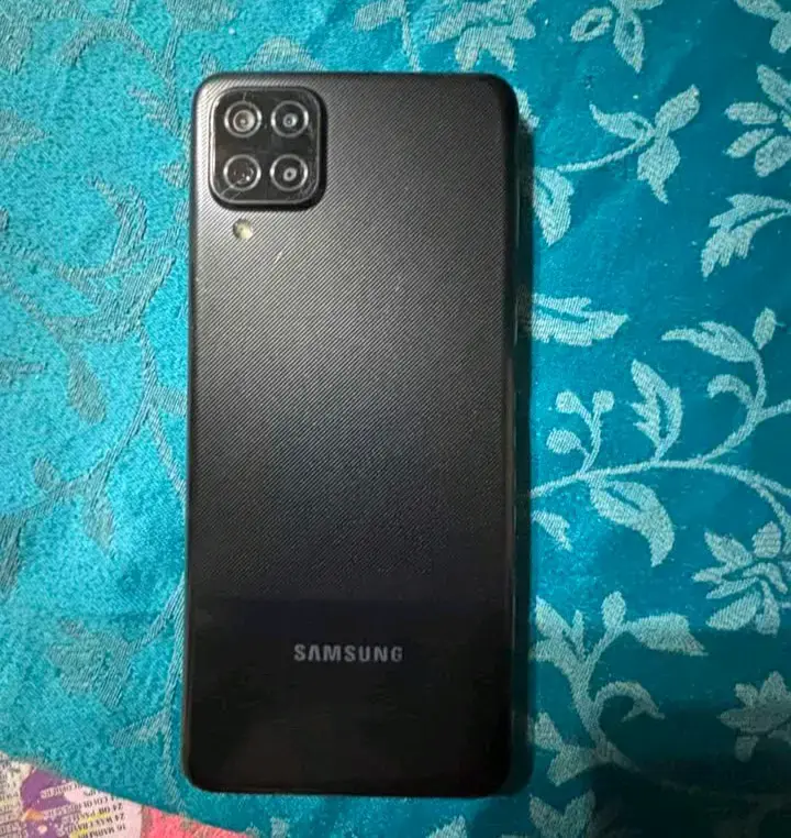 Samsung Galaxy A12 en buen estado - 1
