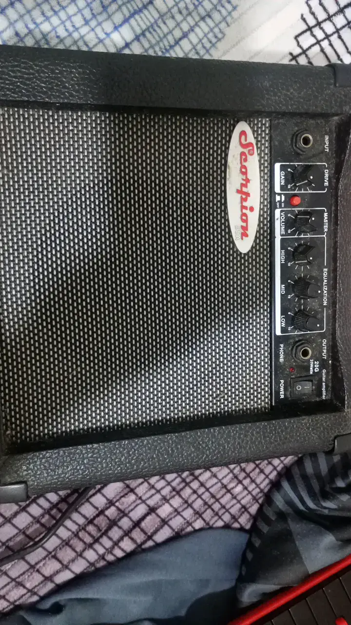 Amplificador de guitarra Scorpion con ecualizador