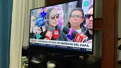 Televisor Samsung de pantalla plana con soporte - miniatura 2
