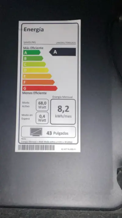 Televisor Samsung de pantalla plana con soporte - miniatura 3
