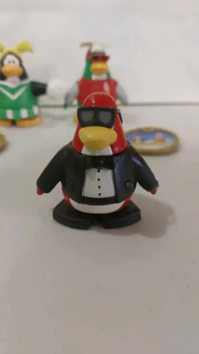 Figuras de colección Club Penguin con accesorios - miniatura 5
