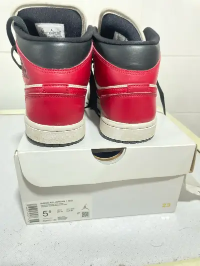 Zapatillas Air Jordan 1 Mid Blanco y Negro - miniatura 4