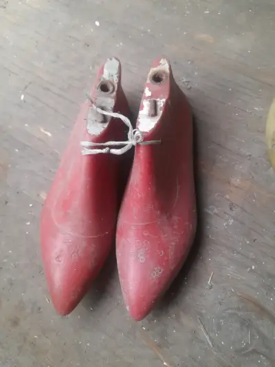 Hormas de zapatero antiguas - miniatura 1