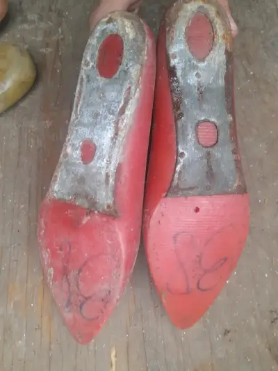 Hormas de zapatero antiguas - miniatura 2