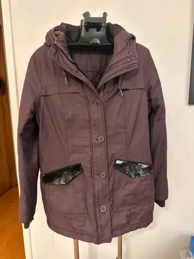 Parka morada con capucha ajustable y lentejuelas - miniatura 1