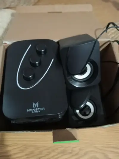 Parlantes Monster Games Quake 2.1 con LED - miniatura 1