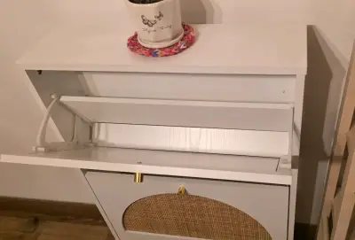 Zapatero de madera blanco con puertas de mimbre - miniatura 2