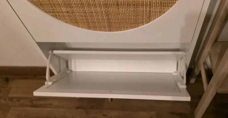 Zapatero de madera blanco con puertas de mimbre - 3