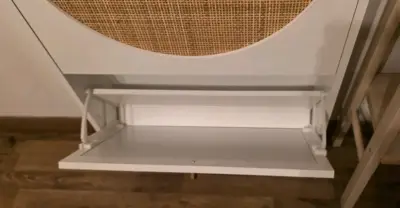 Zapatero de madera blanco con puertas de mimbre - miniatura 3