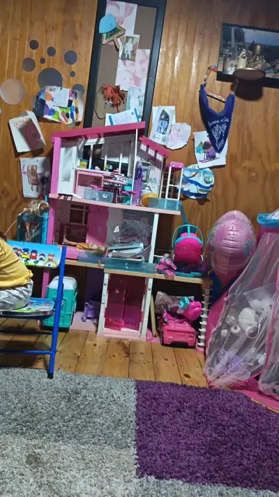 Casa barbie Viene con accesorios. Helicóptero. - miniatura 1