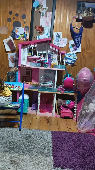 Casa barbie Viene con accesorios. Helicóptero. - miniatura 2