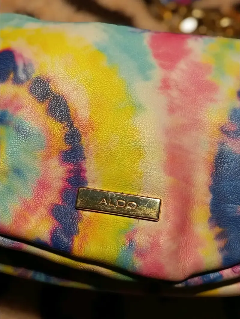 Riñonera tie-dye con cadena dorada - 4