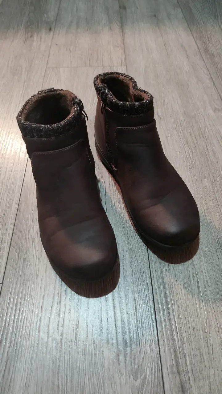 Botines de cuero marrón con forro interior cálido - 1