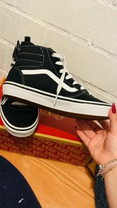 Zapatillas Vans negras caña alta - miniatura 1