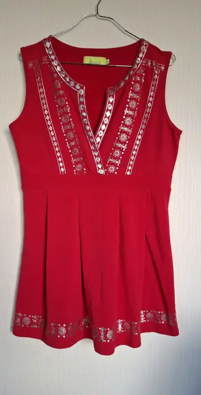 Polera fucsia sin mangas con detalles plateado - miniatura 1
