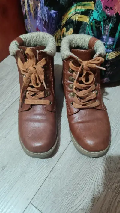 Botines de cuero marrón con forro de lana - miniatura 1