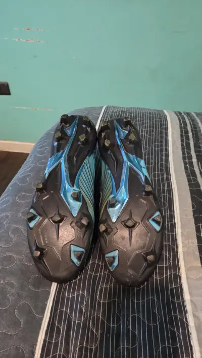 Botines de fútbol sin cordones azul y negro - miniatura 3