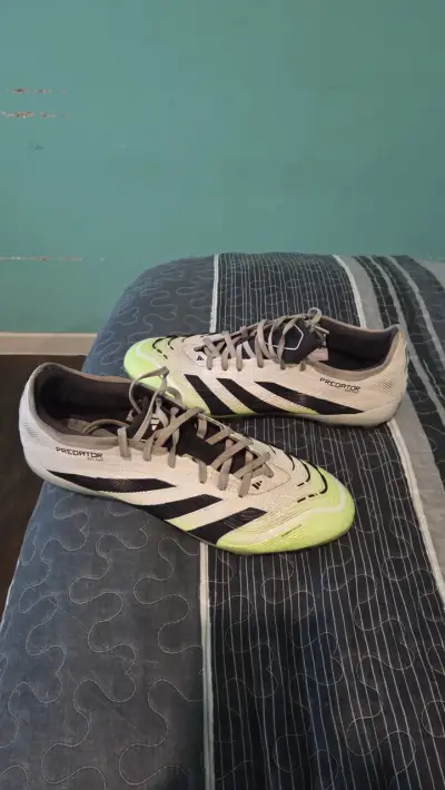 Zapatillas de fútbolAdidas Predator blancas y negr - miniatura 1