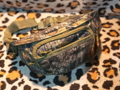 Riñonera táctica camuflada con cinturón ajustable - miniatura 3