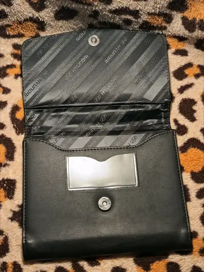 Cartera de cuero Hyundai negra elegante - miniatura 1