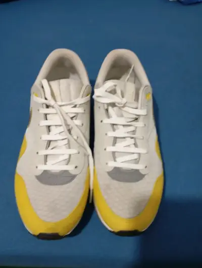 Zapatillas deportivas Nike Air Max amarillas y grises - miniatura 2