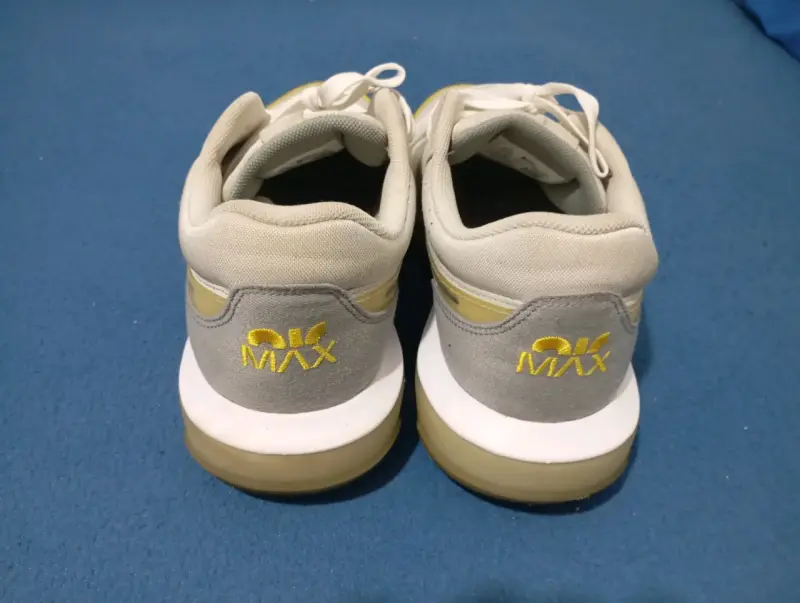 Zapatillas deportivas Nike Air Max amarillas y grises - 3