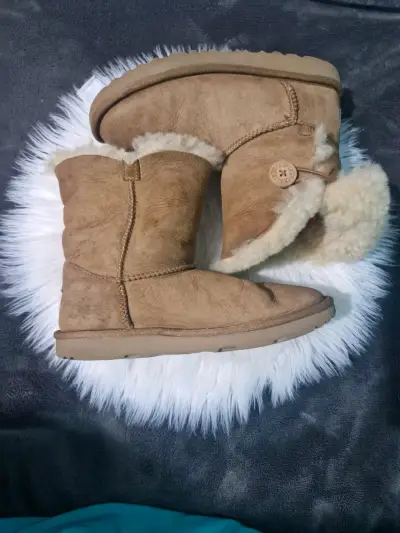 Botas de invierno UGG piel oveja beige - miniatura 1