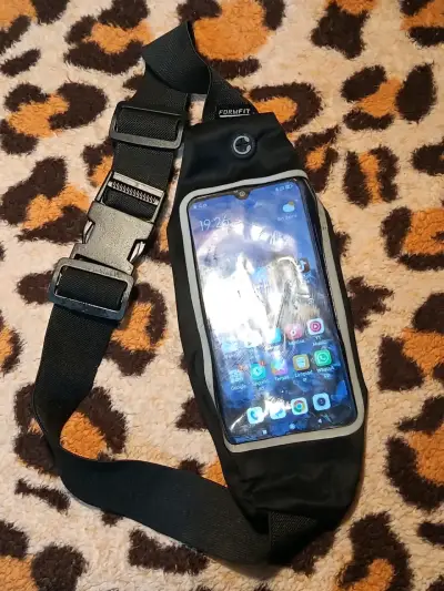 Riñonera deportiva con soporte para celular - miniatura 1