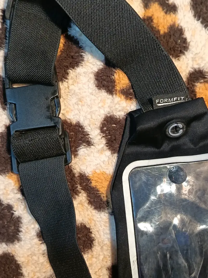 Riñonera deportiva con soporte para celular - 2