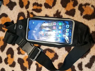 Riñonera deportiva con soporte para celular - miniatura 3