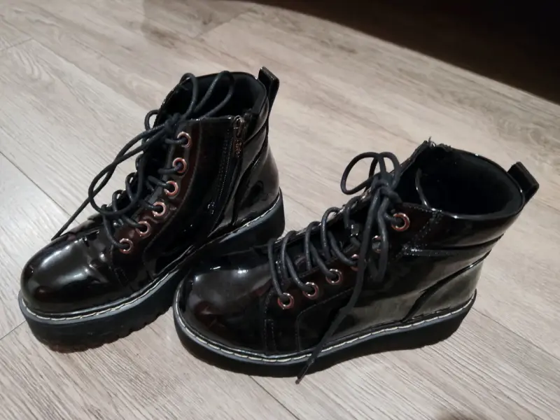 Botines de charol negro con plataforma - 1