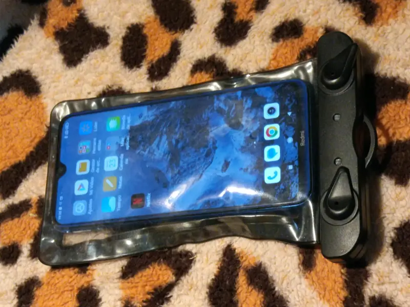 Funda impermeable para celular con cierre seguro - 2