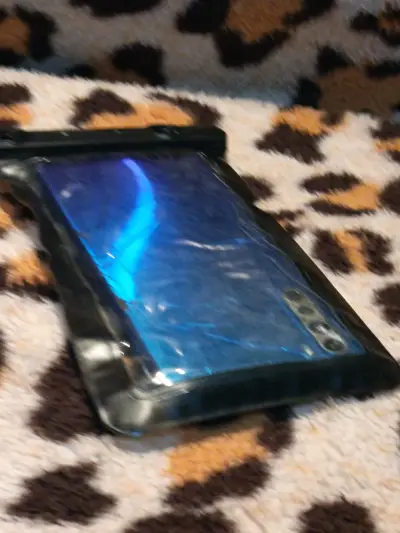 Funda impermeable para celular con cierre seguro - miniatura 4
