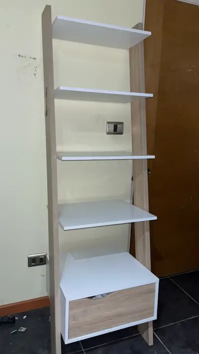 Estantería de madera con cajón y estantes blancos - miniatura 4