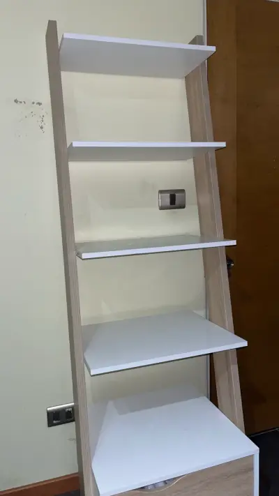 Estantería de madera con cajón y estantes blancos - miniatura 5