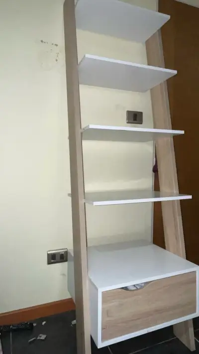 Estantería de madera con cajón y estantes blancos - miniatura 6