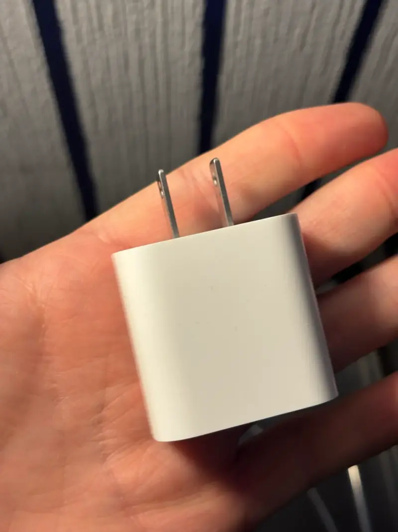 Cargador USB-C 20W Apple original - 1