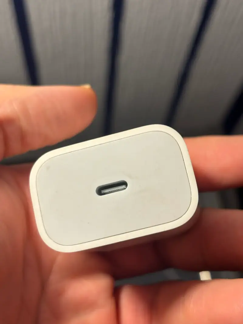 Cargador USB-C 20W Apple original - 2