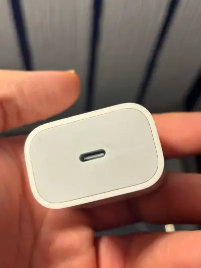 Cargador USB-C 20W Apple original - miniatura 2