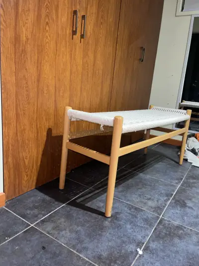 Banco de madera con asiento tejido - miniatura 3